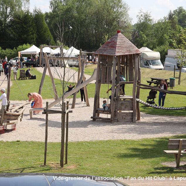 Actu-Facebook260510-puces-greniers-brocante-hit-260508-08