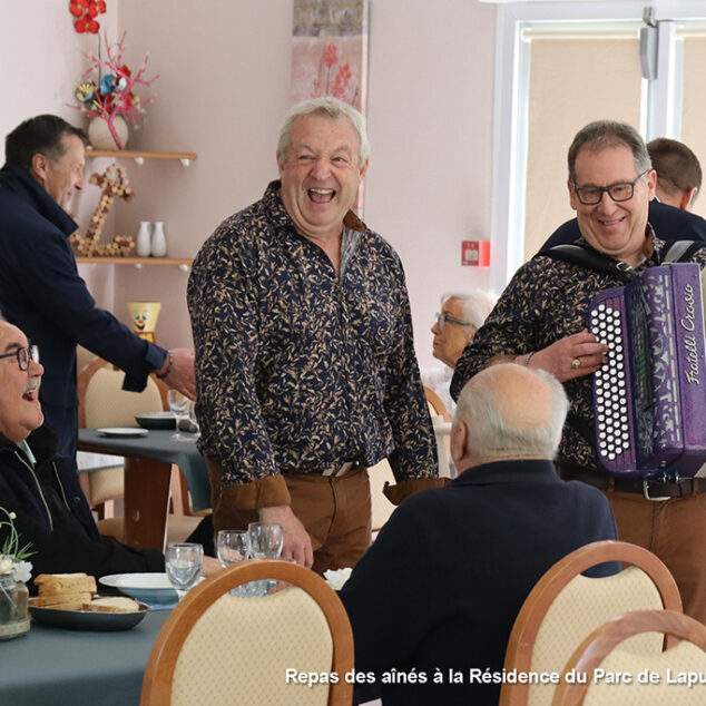 Actu-Facebook260530-Repas-Aînés-260514-19Résidence-Parc-FPA