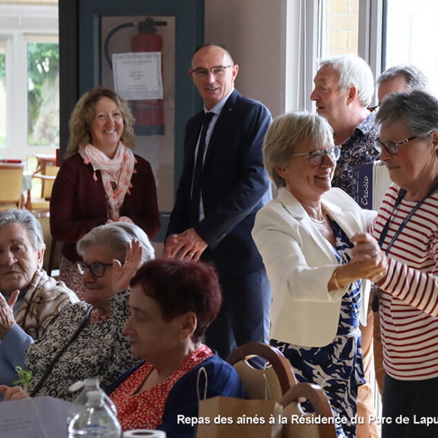 Actu-Facebook260530-Repas-Aînés-260514-20Résidence-Parc-FPA