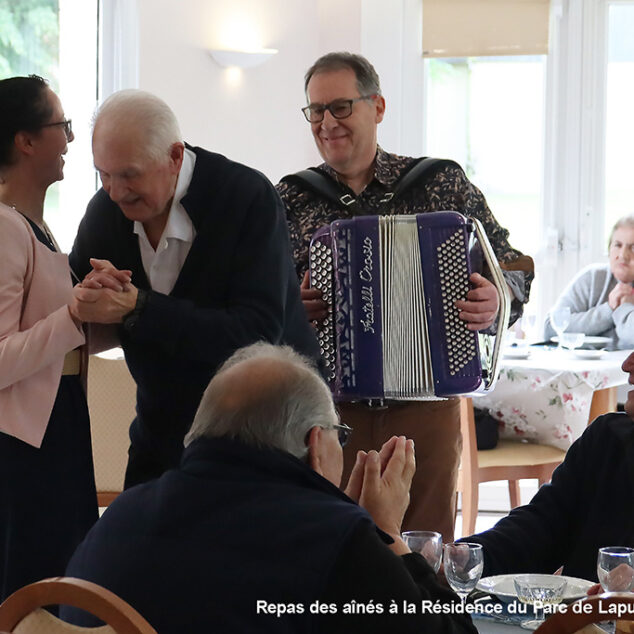 Actu-Facebook260530-Repas-Aînés-260514-23Résidence-Parc-FPA