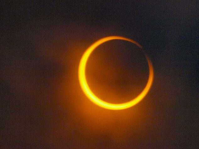 Actu-Facebook260807-Eclipse